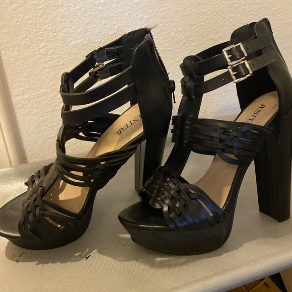 Size 7 black woman’s heels - Picture 5 of 5